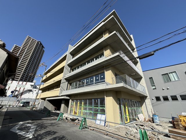 建物外観　建設中