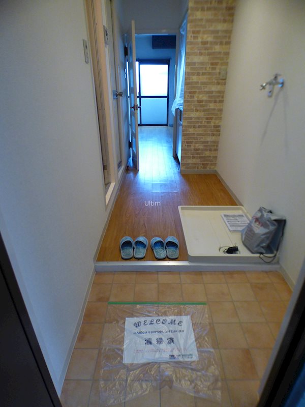 玄関　別部屋のお写真です。ご参考までに！