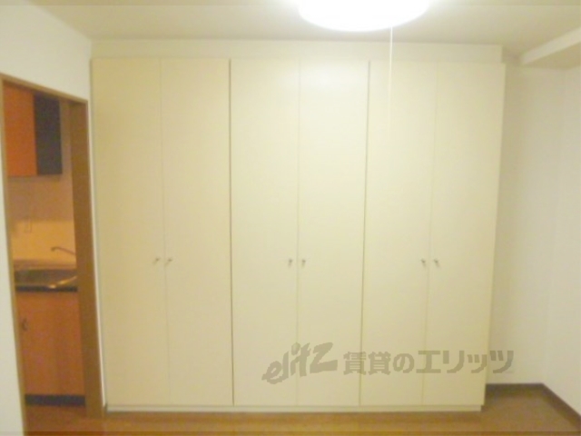 収納　洋室：収納