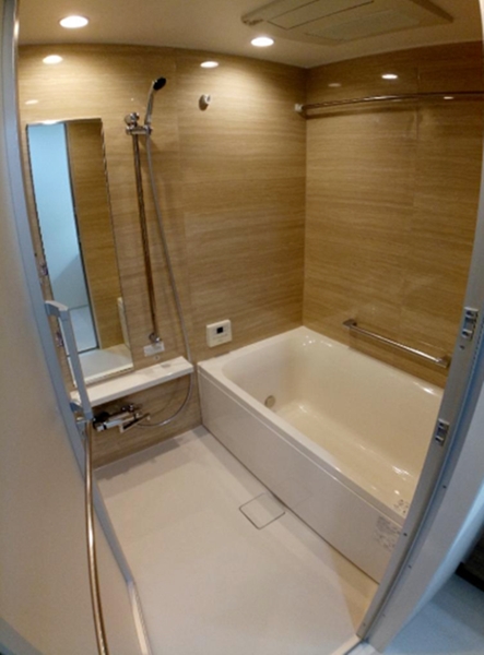 バス・シャワールーム　嬉しい追い焚き・浴室乾燥機付きです♪