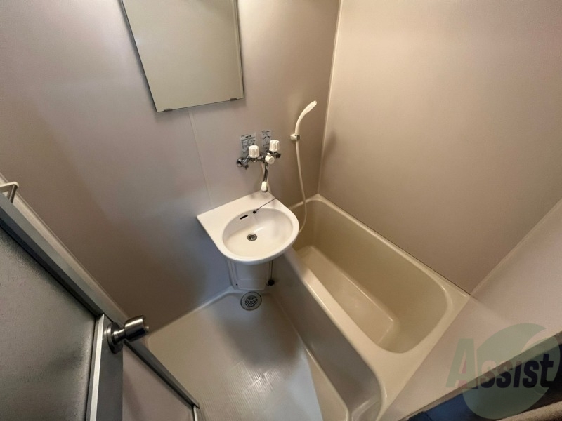 バス・シャワールーム　お風呂になります。一日の疲れを癒してくださいね。