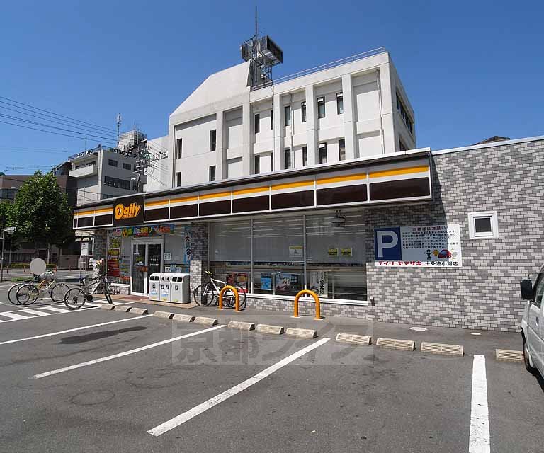 コンビニ　デイリーヤマザキ十条油小路店（コンビニ）まで100m