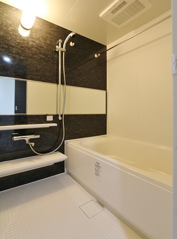 バス・シャワールーム　１日の疲れはこちらで癒やして下さい