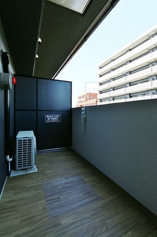 バルコニー　天気がいい日の洗濯はこちらで！