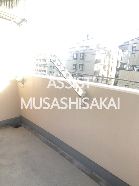 バルコニー　写真：設備同仕様の別物件です