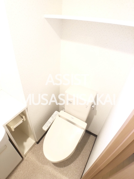 トイレ　写真：設備同仕様の別物件です