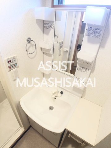 洗面設備　写真：設備同仕様の別物件です