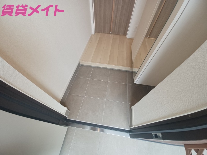玄関　同型部屋写真です。