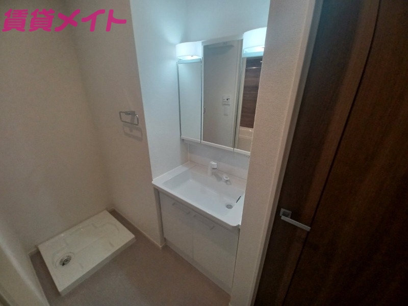 洗面設備　同型部屋写真です。