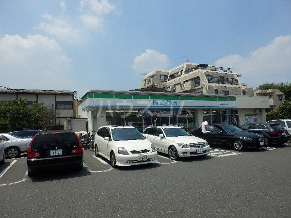 コンビニ　ファミリーマート世田谷教育会館前店（コンビニ）まで574m