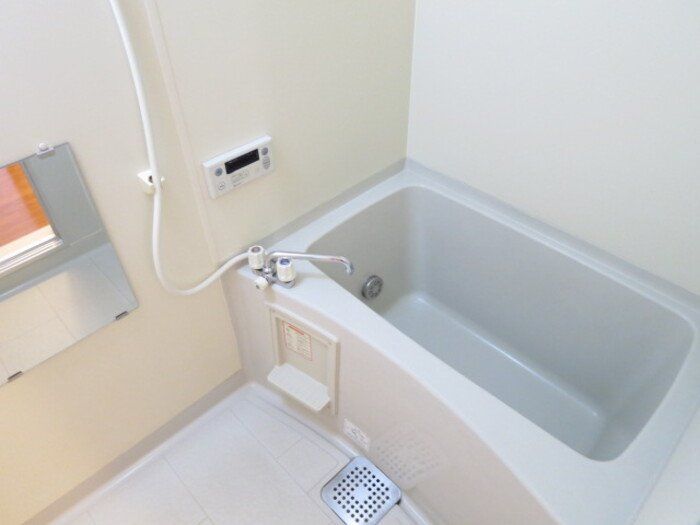 バス・シャワールーム　便利な収蔵スペース