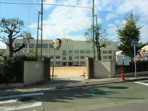 小学校　神戸市立板宿小学校（小学校）まで691m