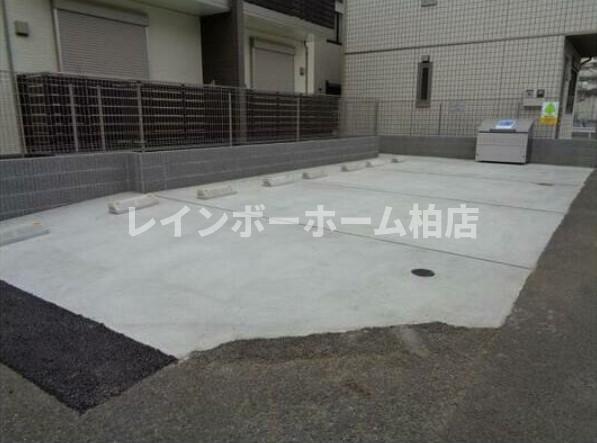 駐車場　駐車場に車を止められます