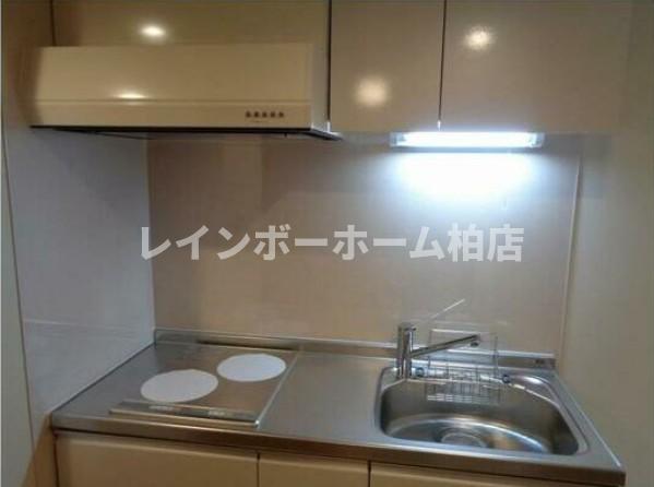 キッチン　コンパクトなキッチンで掃除もラクラク