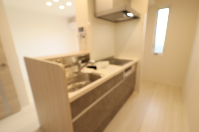 キッチン　対面システムキッチン（3口IH、グリル、浄水器付き）