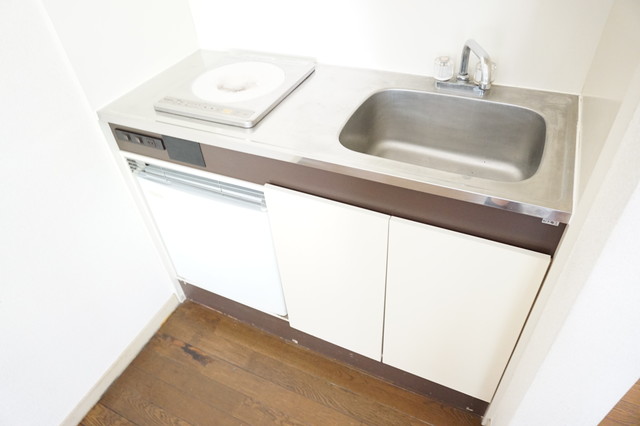 キッチン　火を使わず安心でお掃除も簡単なＩＨクッキングヒーター付です♪