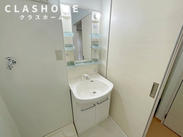 洗面設備　同物件の別部屋になります。