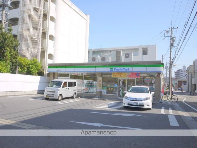 コンビニ　ファミリーマート（コンビニ）まで561m