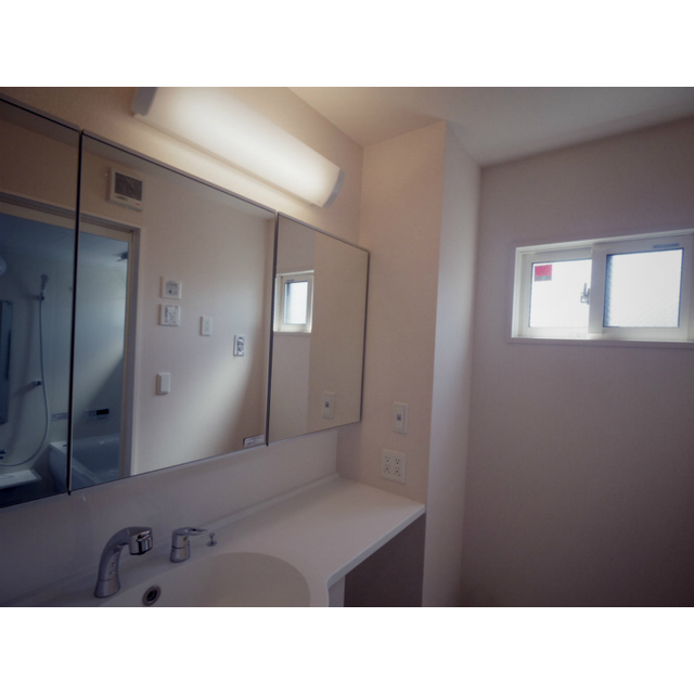 洗面設備　使いやすいワイドタイプの洗面台