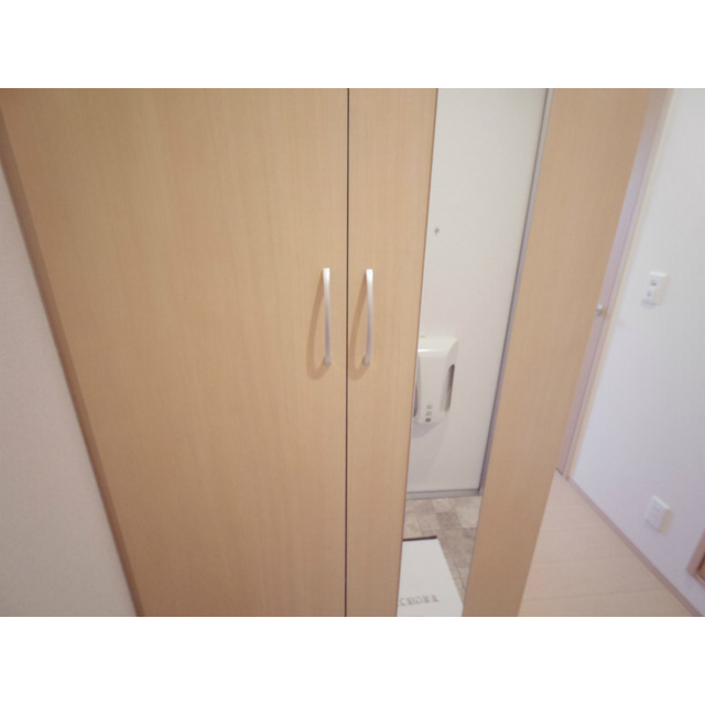 玄関　ミラー付きシューズボックス