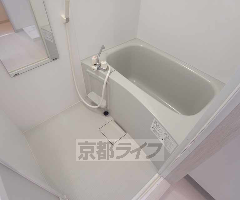 バス・シャワールーム　十分な広さのセパレートバス。