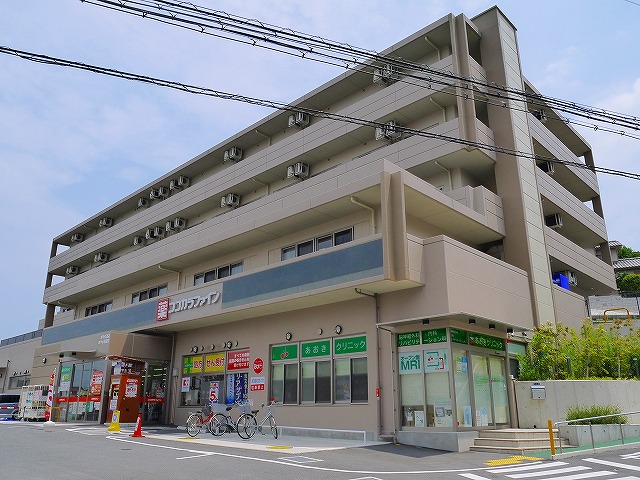 ドラックストア　ココカラファイン あやめ池店（ドラッグストア）まで267m