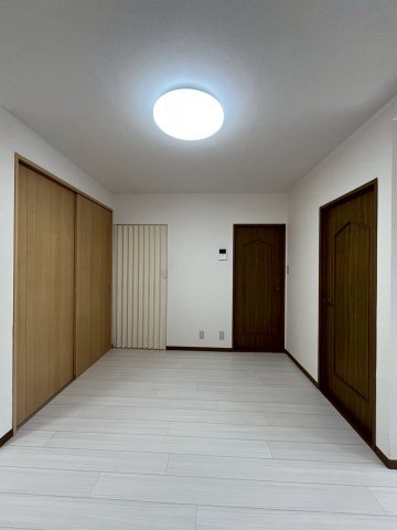 居室・リビング　広々とした洋室です