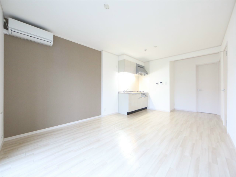 居室・リビング　ＬＤＫ13.3帖　南向きバルコニー