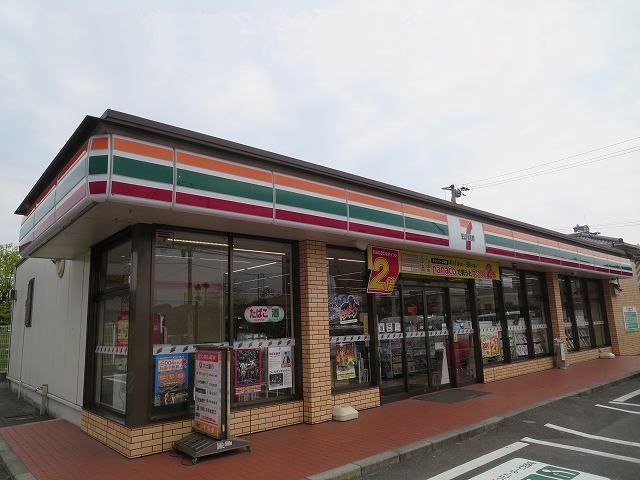 コンビニ　セブンイレブン（コンビニ）まで550m