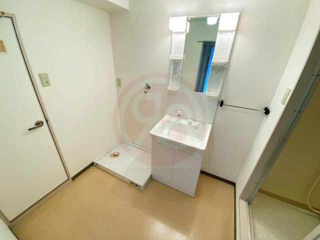 洗面設備　明るい洗面所です