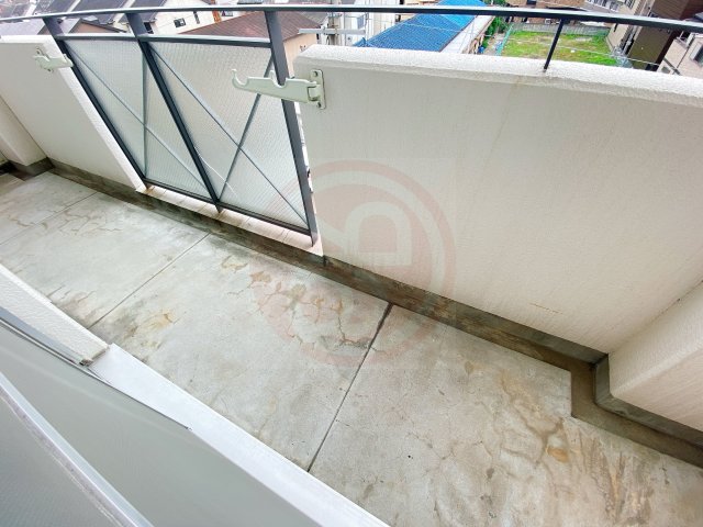 バルコニー　暖かな日差しのふりそそぐバルコニー