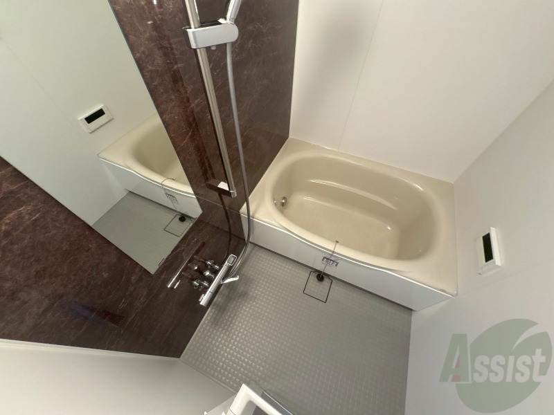 バス・シャワールーム　お風呂になります。一日の疲れを癒してくださいね。