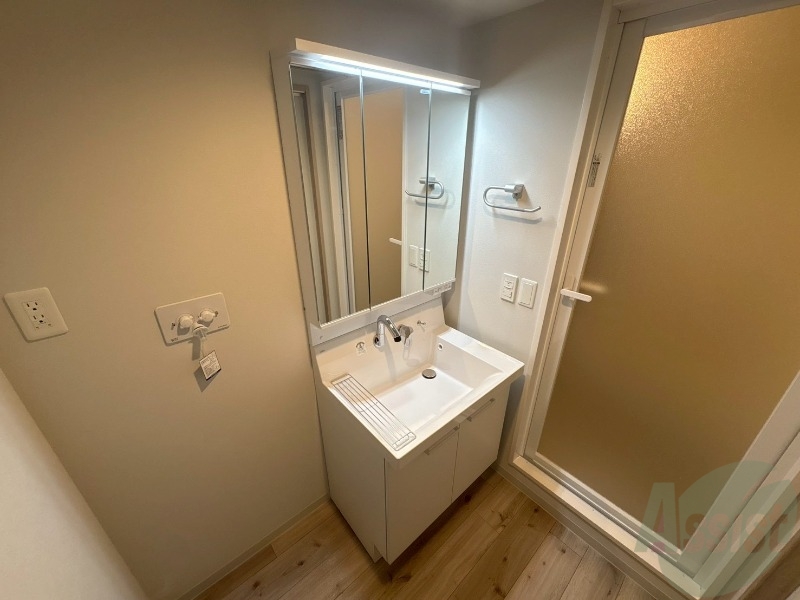 洗面設備　大きくて使いやすそうな独立洗面台になっています。