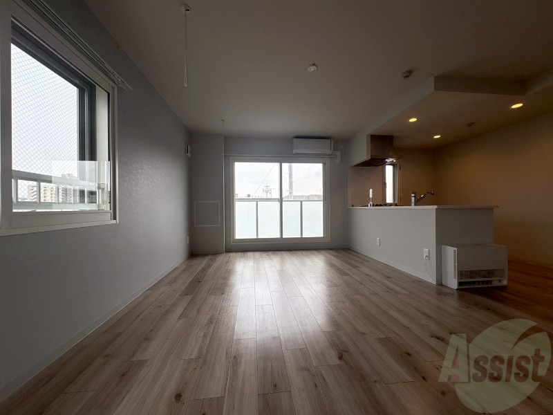 居室・リビング　広々としたリビングですね。使い勝手がよさそうですね！