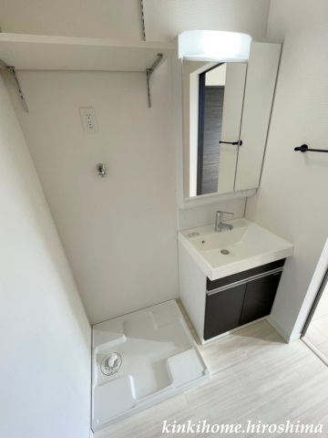 洗面設備　写真は別のお部屋です。