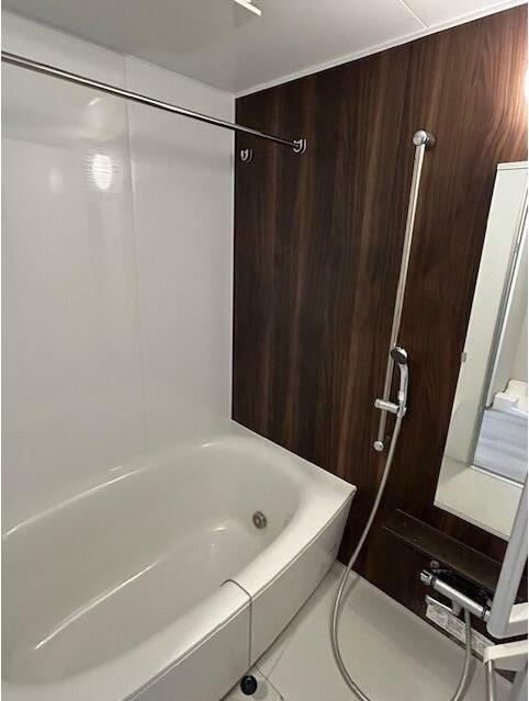 バス・シャワールーム　嬉しい追い焚き・浴室乾燥機付きです♪