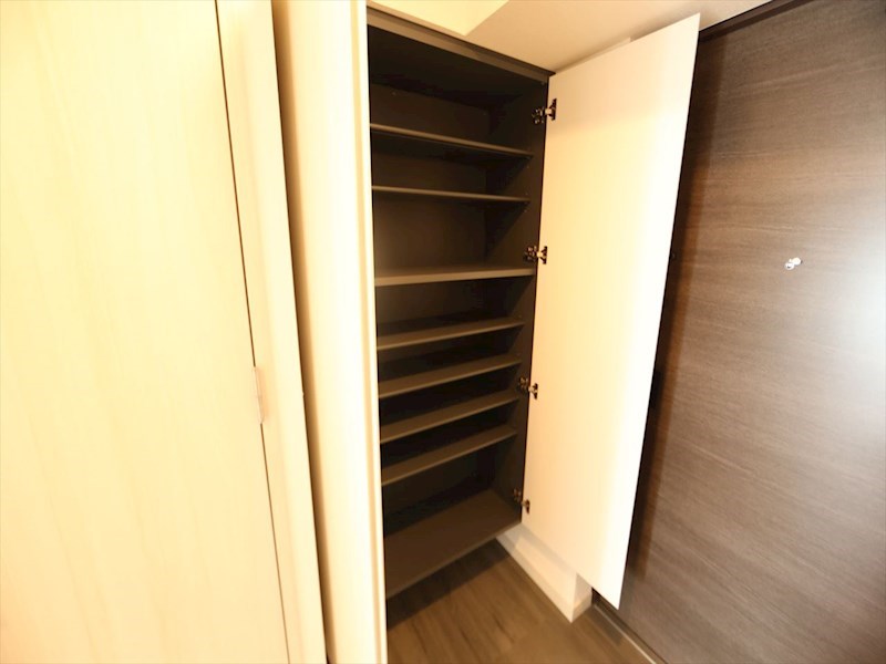 玄関　玄関　シューズボックス付（収納充実してます）