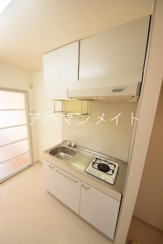 キッチン　コンパクトなキッチンで掃除もラクラク