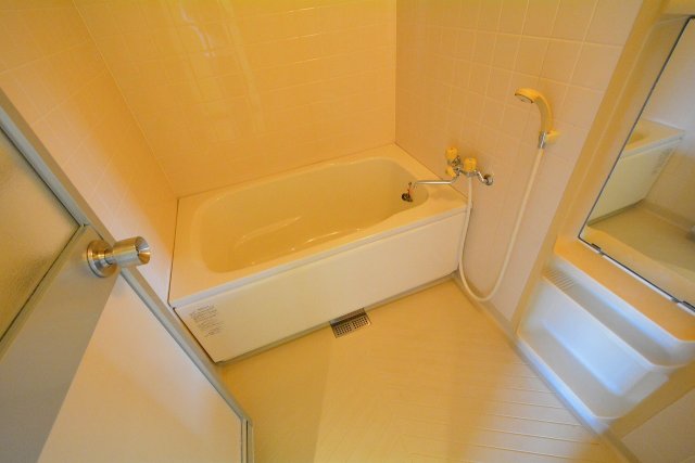 バス・シャワールーム　シンプルで機能的なユニットバス☆