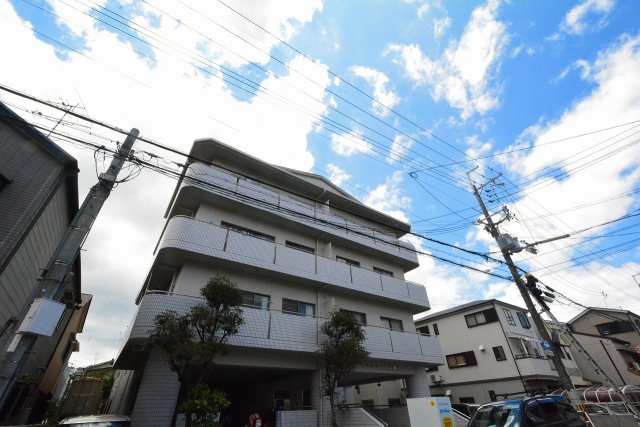 建物外観　オートロック付きで安心！宅配BOX付で便利！