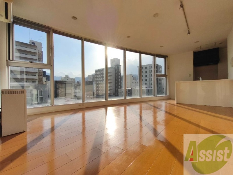 居室・リビング　広くてキレイなお部屋が広がっていて、充実した生活が送れそう。