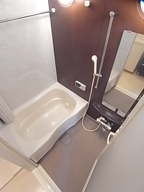 バス・シャワールーム　浴室乾燥機付きのバスルーム