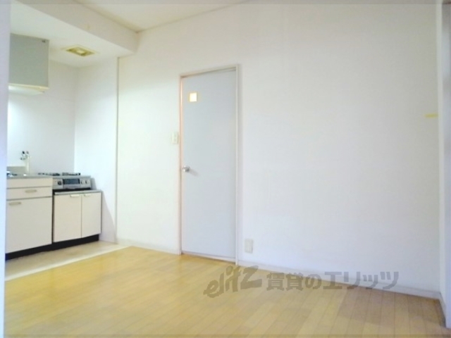 キッチン　５帖ある広々キッチンです。