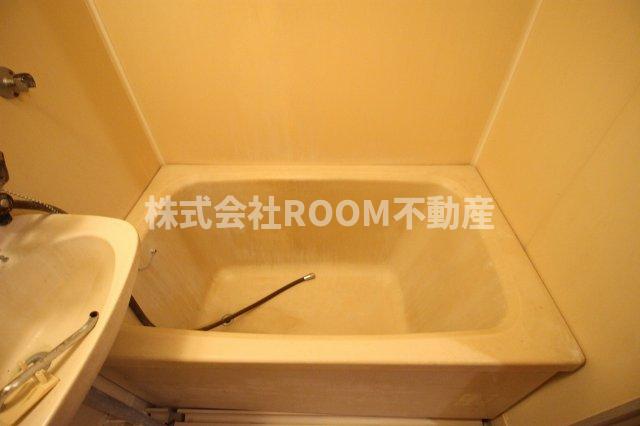 バス・シャワールーム　コンパクトで使いやすいお風呂です