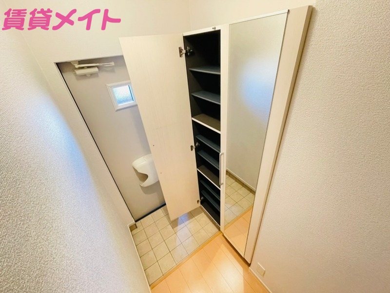 玄関　同型参考写真です。