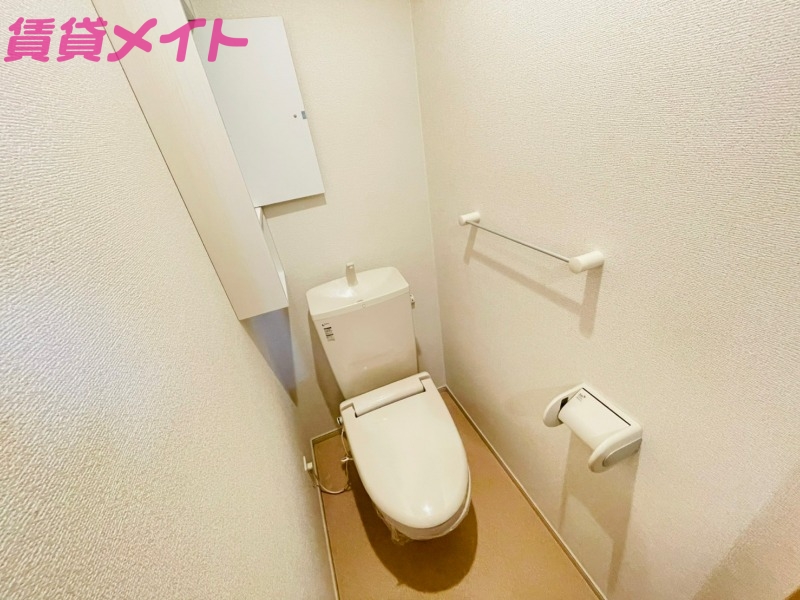 トイレ　同型参考写真です。