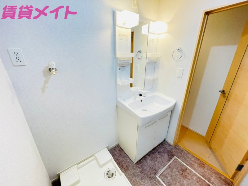 洗面設備　同型参考写真です。