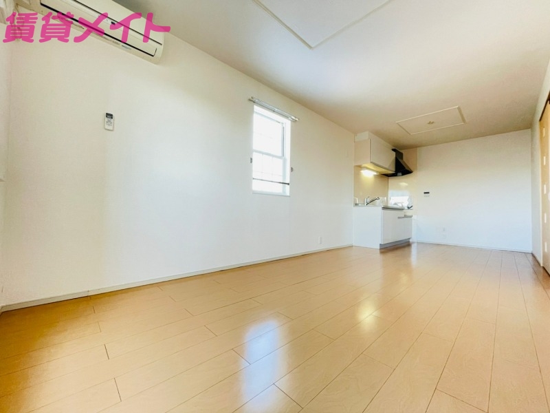 居室・リビング　同型参考写真です。