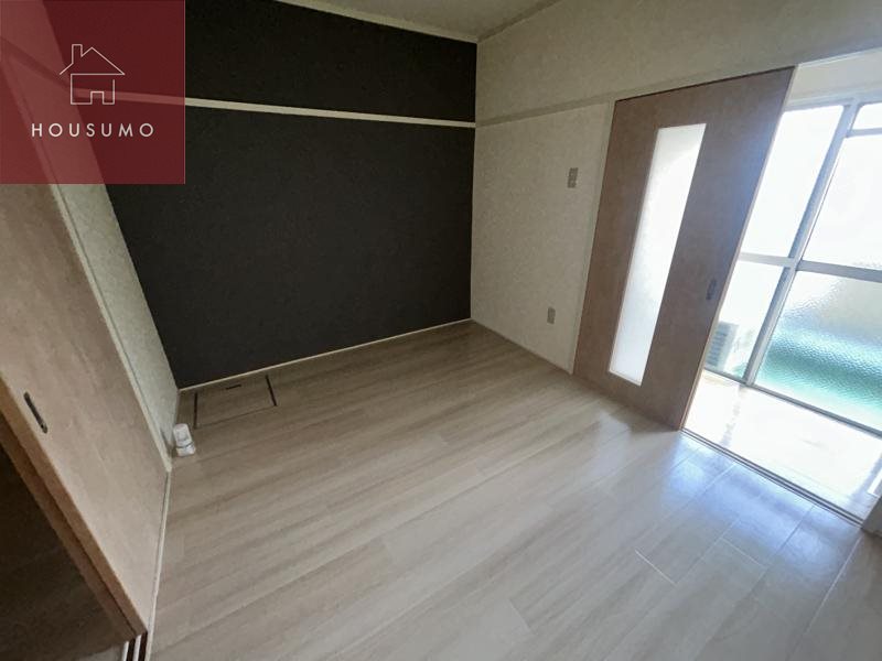 その他部屋・スペース　開放的な寝室です