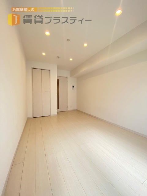 居室・リビング　白基調の美しい室内